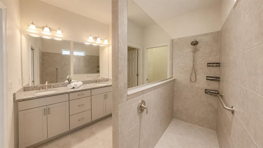 For Sale: $609,000 (5 beds, 3 baths, 4180 Square Feet)