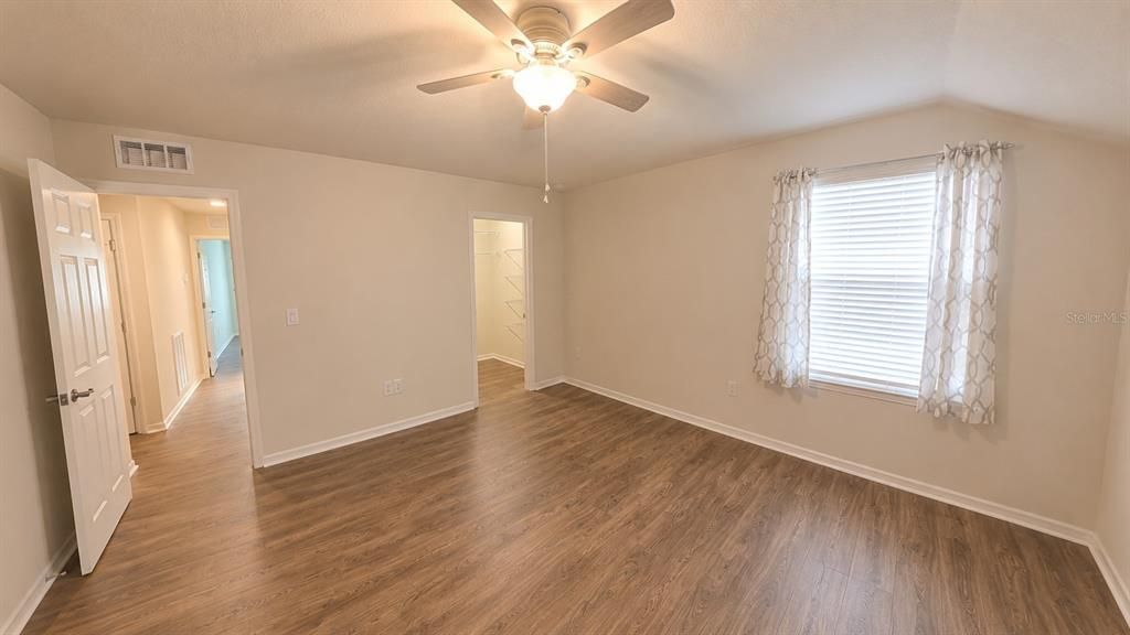 For Sale: $609,000 (5 beds, 3 baths, 4180 Square Feet)