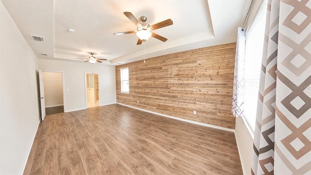 For Sale: $609,000 (5 beds, 3 baths, 4180 Square Feet)