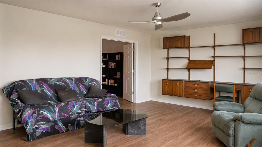 For Sale: $609,000 (5 beds, 3 baths, 4180 Square Feet)