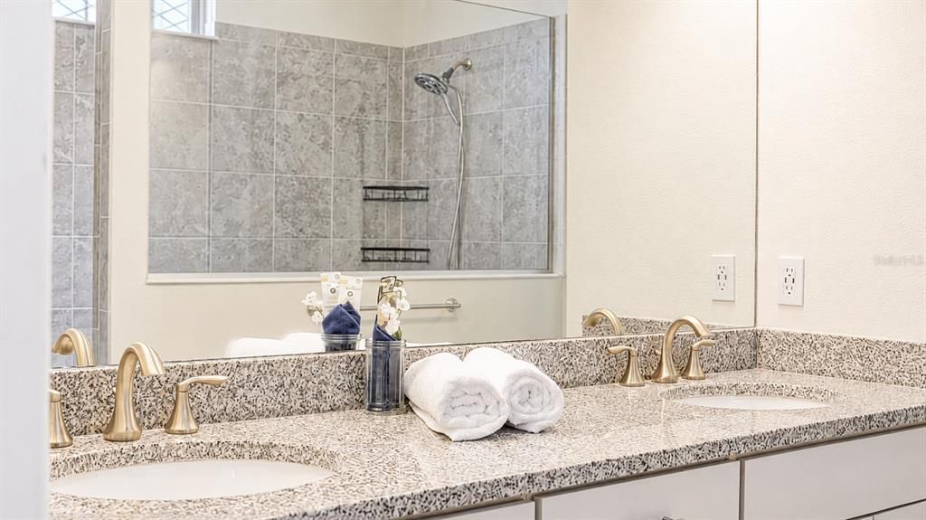For Sale: $609,000 (5 beds, 3 baths, 4180 Square Feet)