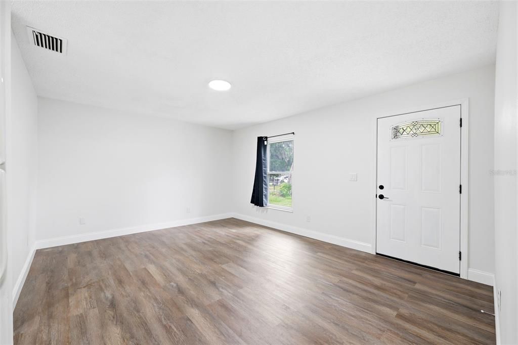 For Sale: $245,000 (2 beds, 1 baths, 840 Square Feet)