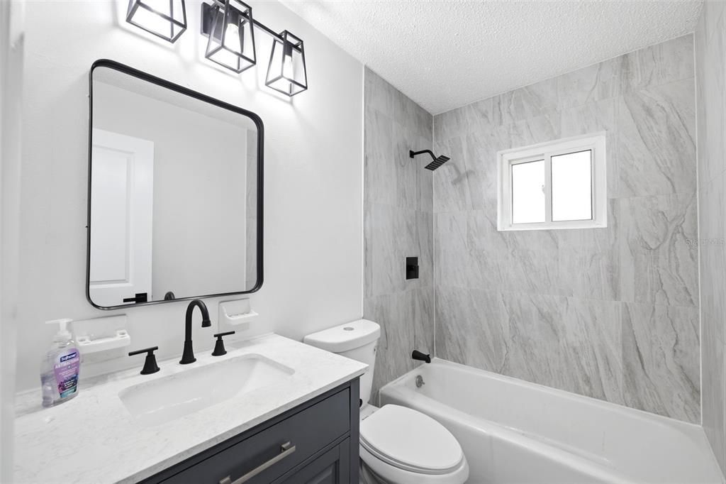 For Sale: $245,000 (2 beds, 1 baths, 840 Square Feet)
