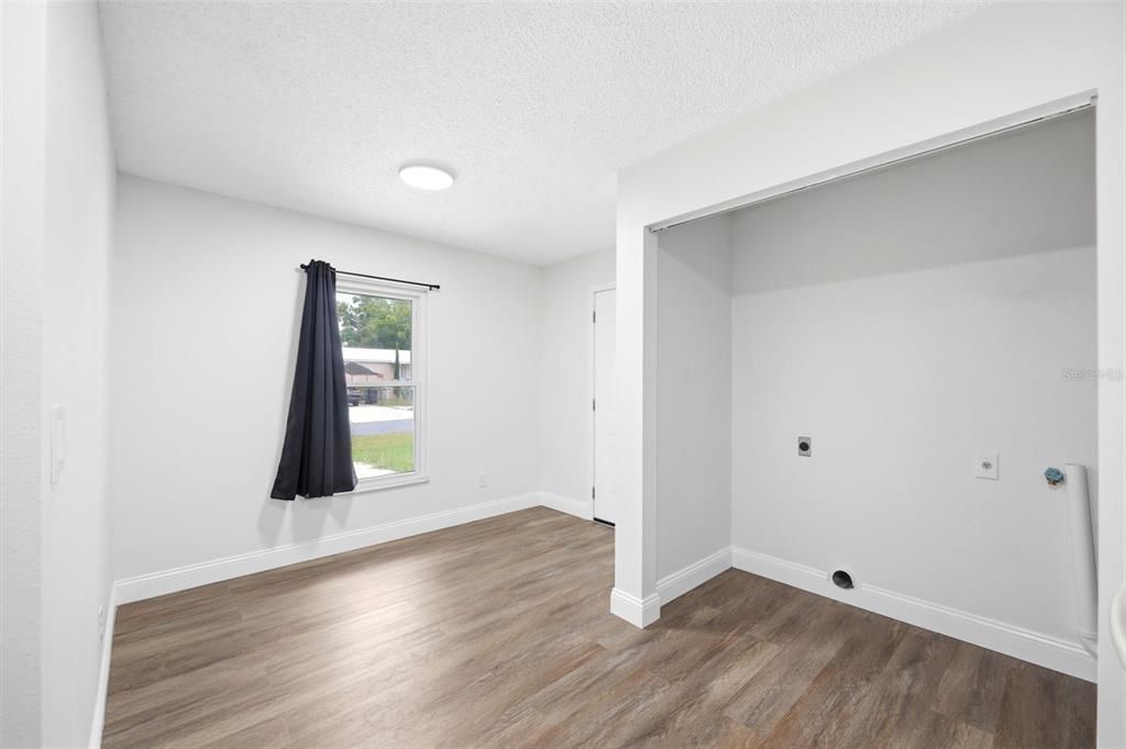 For Sale: $245,000 (2 beds, 1 baths, 840 Square Feet)