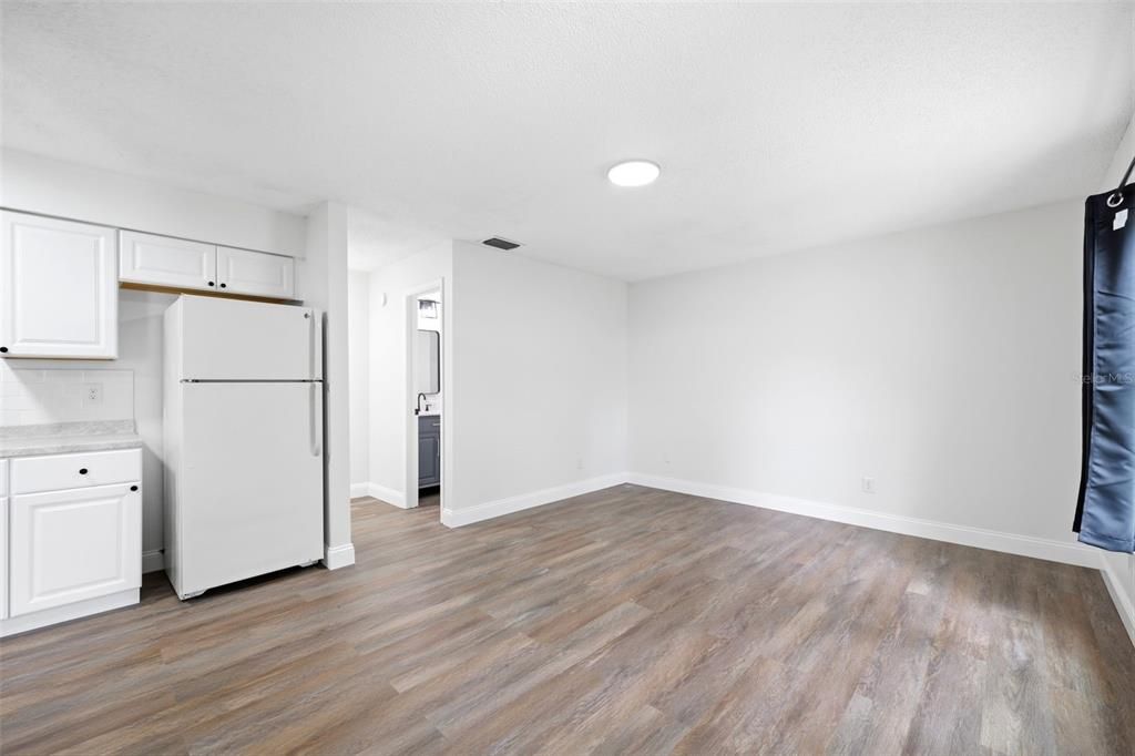 For Sale: $245,000 (2 beds, 1 baths, 840 Square Feet)
