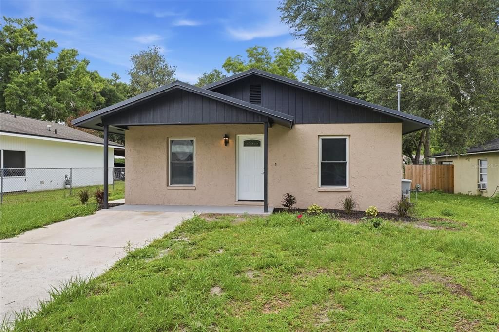 For Sale: $245,000 (2 beds, 1 baths, 840 Square Feet)