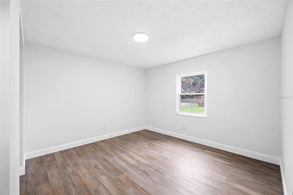 For Sale: $245,000 (2 beds, 1 baths, 840 Square Feet)