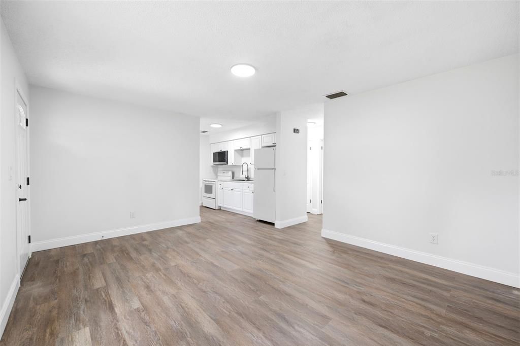For Sale: $245,000 (2 beds, 1 baths, 840 Square Feet)