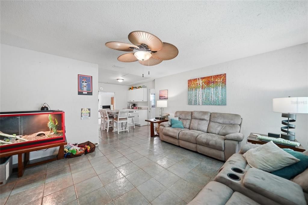En Venta: $199,900 (3 camas, 2 baños, 1446 Pies cuadrados)