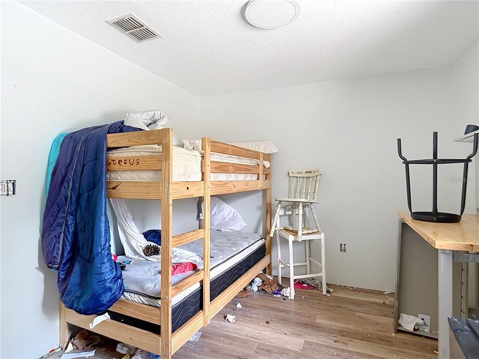 For Sale: $550,000 (3 beds, 2 baths, 1945 Square Feet)