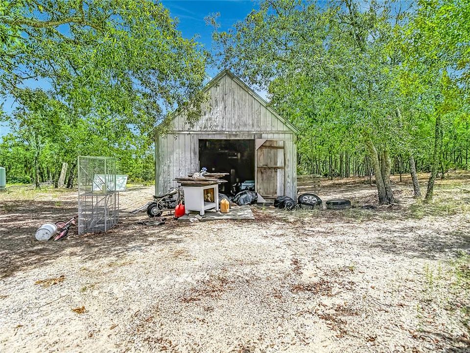 For Sale: $550,000 (3 beds, 2 baths, 1945 Square Feet)