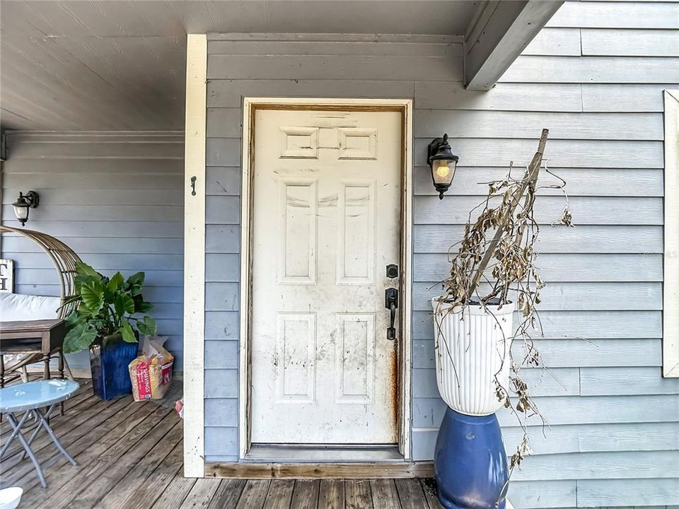 For Sale: $550,000 (3 beds, 2 baths, 1945 Square Feet)