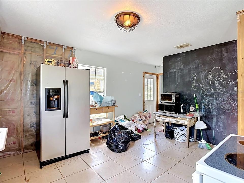 For Sale: $550,000 (3 beds, 2 baths, 1945 Square Feet)