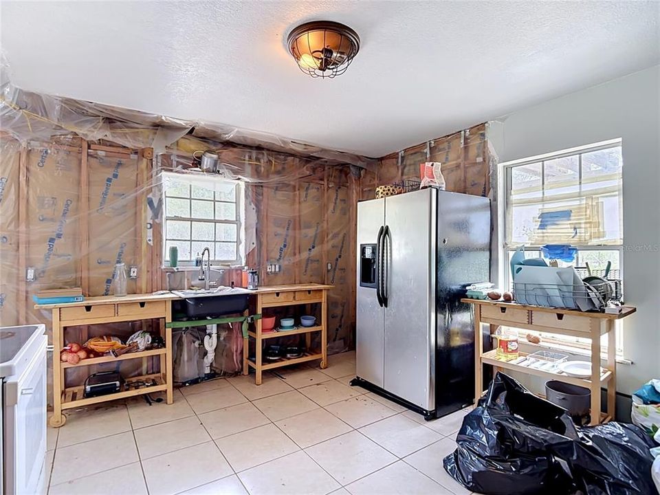 For Sale: $550,000 (3 beds, 2 baths, 1945 Square Feet)