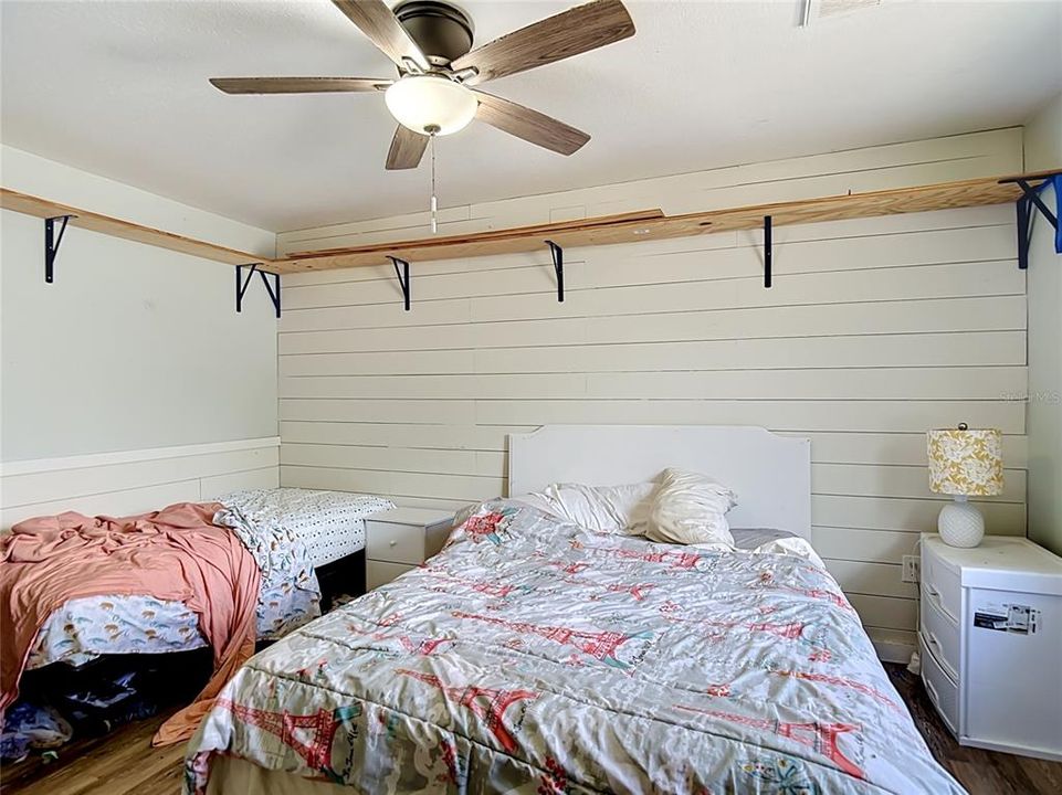 For Sale: $550,000 (3 beds, 2 baths, 1945 Square Feet)