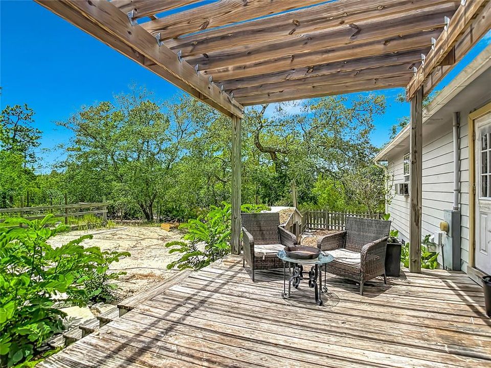 For Sale: $550,000 (3 beds, 2 baths, 1945 Square Feet)