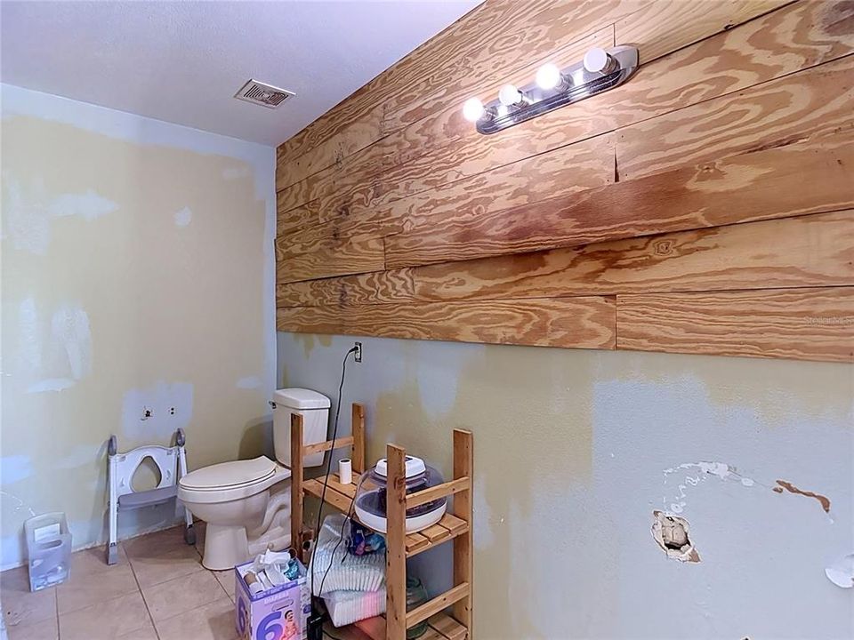 For Sale: $550,000 (3 beds, 2 baths, 1945 Square Feet)