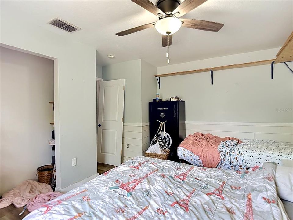 For Sale: $550,000 (3 beds, 2 baths, 1945 Square Feet)