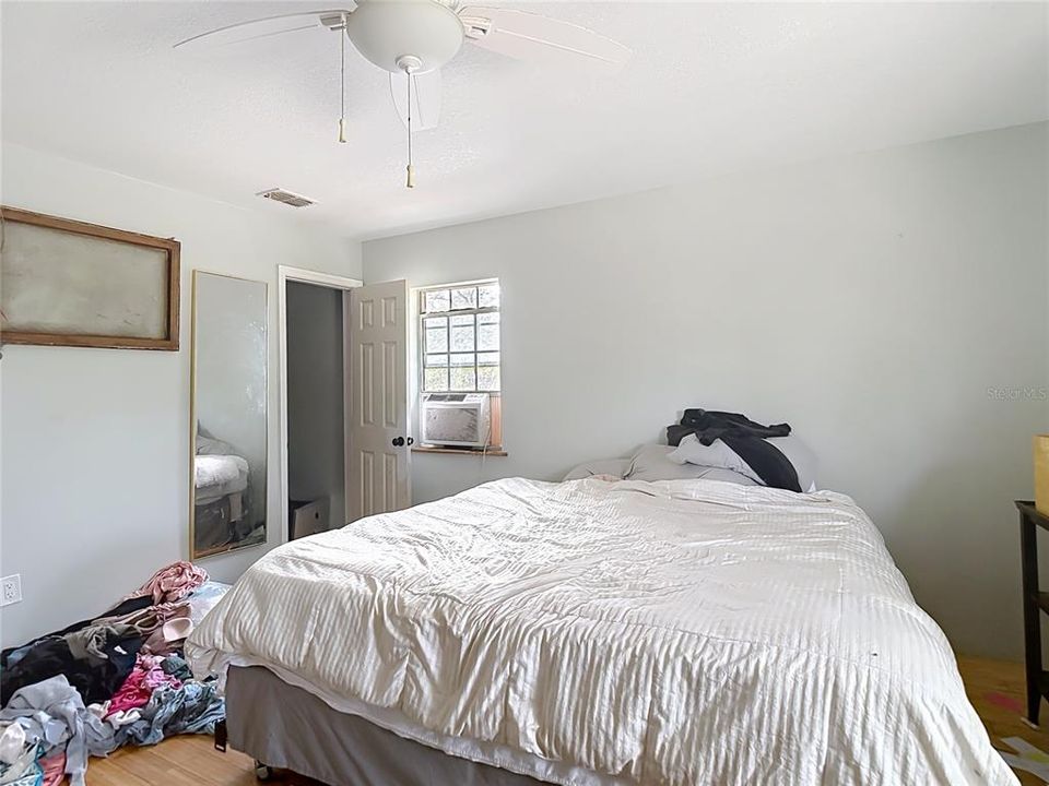 For Sale: $550,000 (3 beds, 2 baths, 1945 Square Feet)