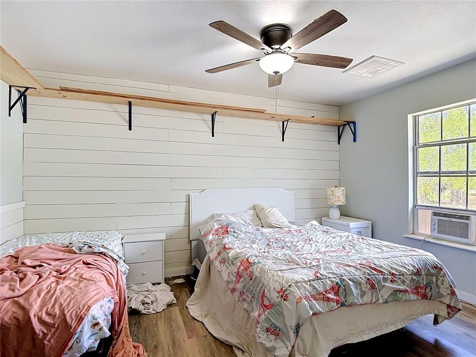 For Sale: $550,000 (3 beds, 2 baths, 1945 Square Feet)