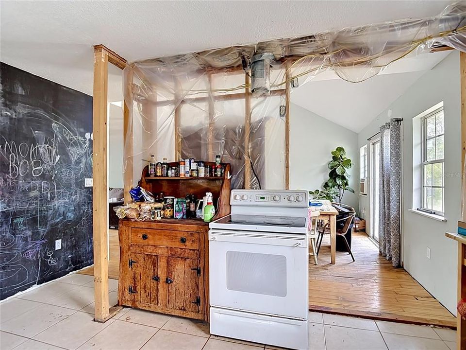 For Sale: $550,000 (3 beds, 2 baths, 1945 Square Feet)