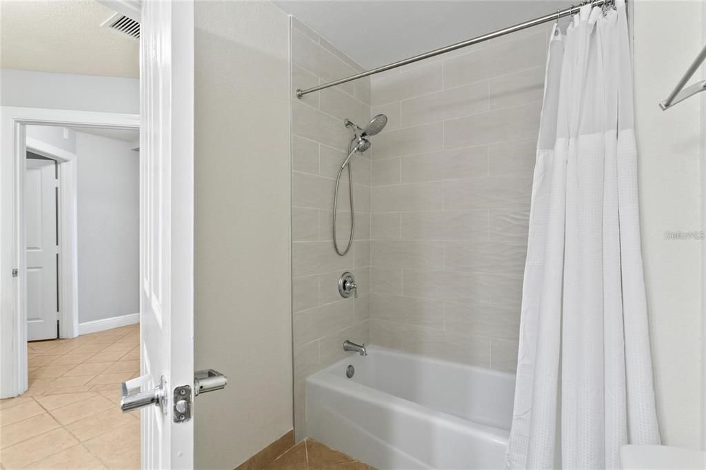 For Rent: $3,200 (3 beds, 3 baths, 2124 Square Feet)