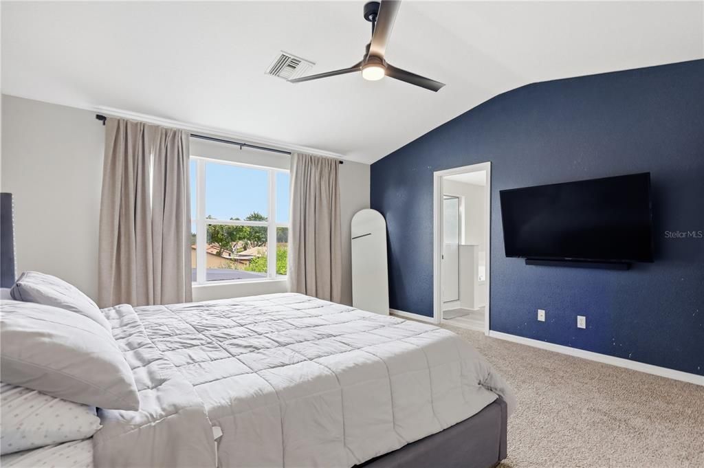 For Sale: $449,000 (5 beds, 2 baths, 2577 Square Feet)