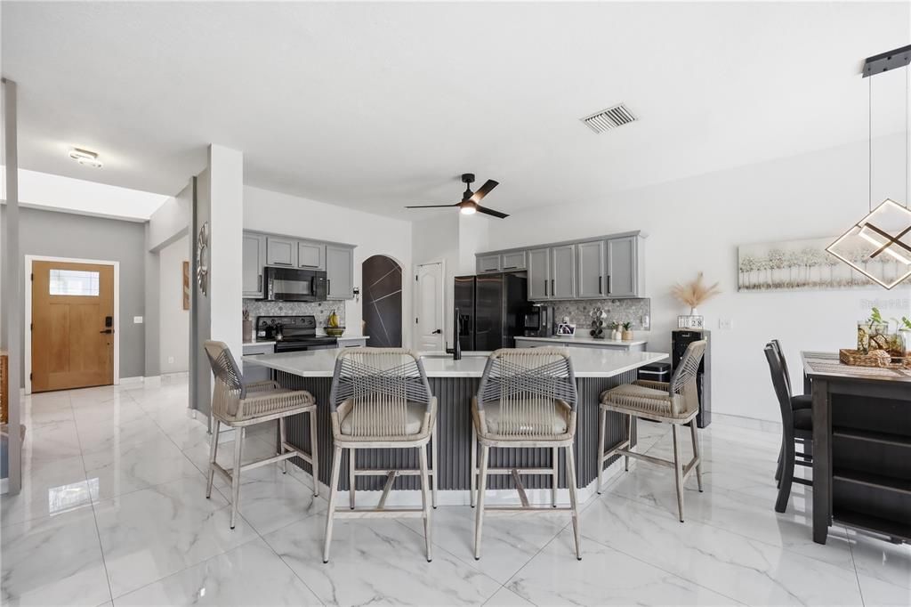 For Sale: $449,000 (5 beds, 2 baths, 2577 Square Feet)