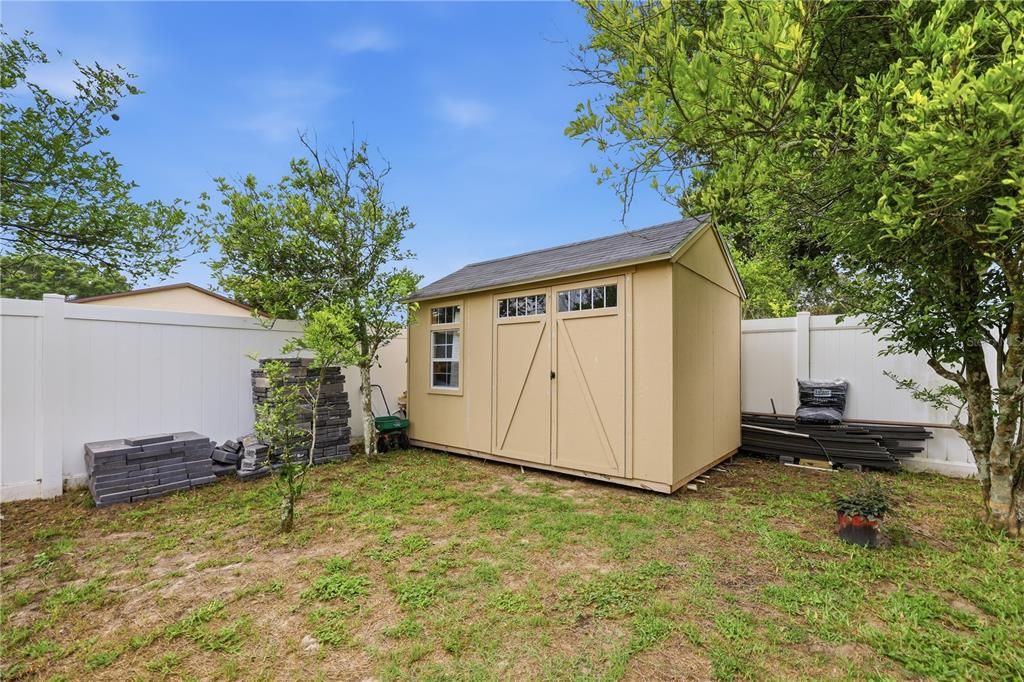 For Sale: $449,000 (5 beds, 2 baths, 2577 Square Feet)