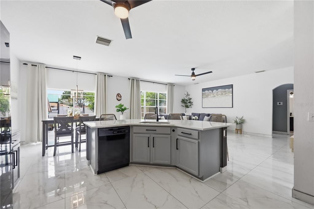 For Sale: $449,000 (5 beds, 2 baths, 2577 Square Feet)