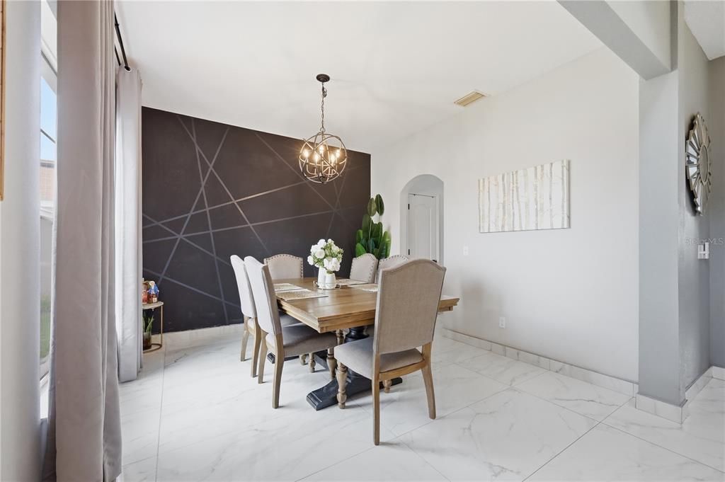 For Sale: $449,000 (5 beds, 2 baths, 2577 Square Feet)