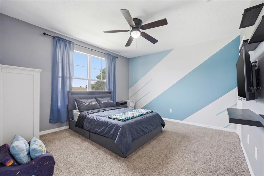 For Sale: $449,000 (5 beds, 2 baths, 2577 Square Feet)