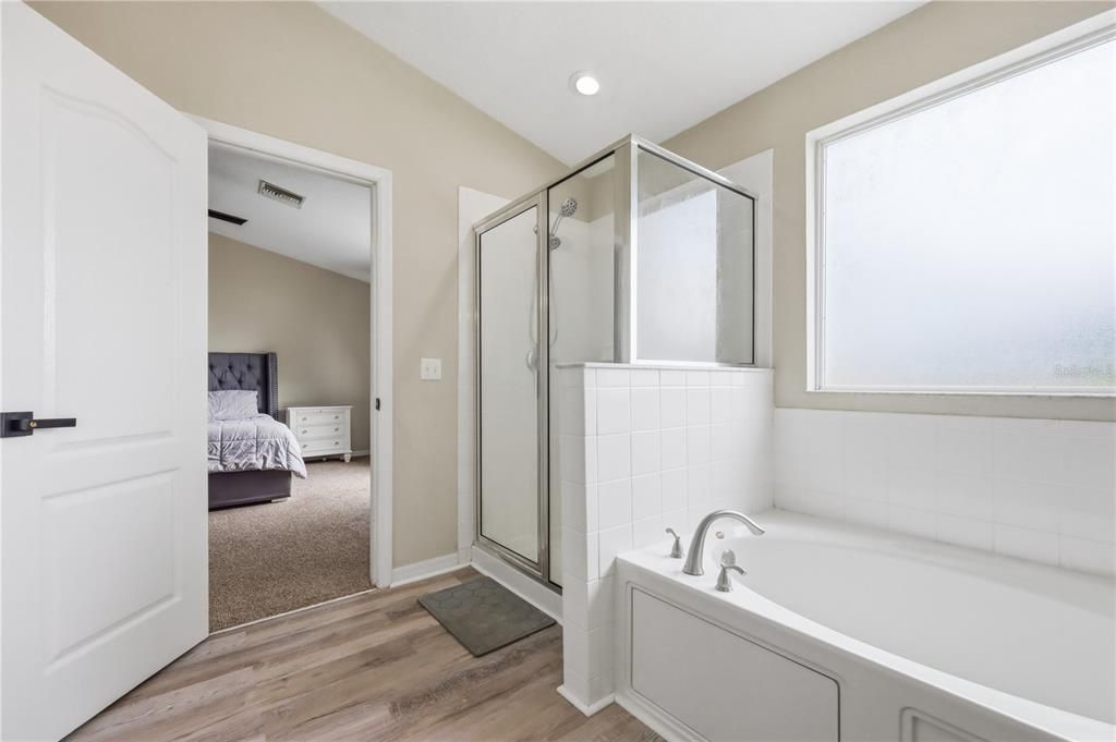 For Sale: $449,000 (5 beds, 2 baths, 2577 Square Feet)