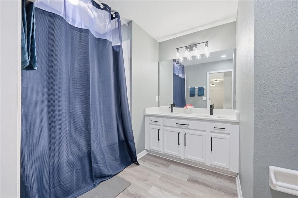 For Sale: $449,000 (5 beds, 2 baths, 2577 Square Feet)