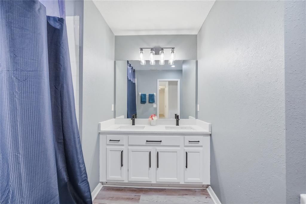 For Sale: $449,000 (5 beds, 2 baths, 2577 Square Feet)