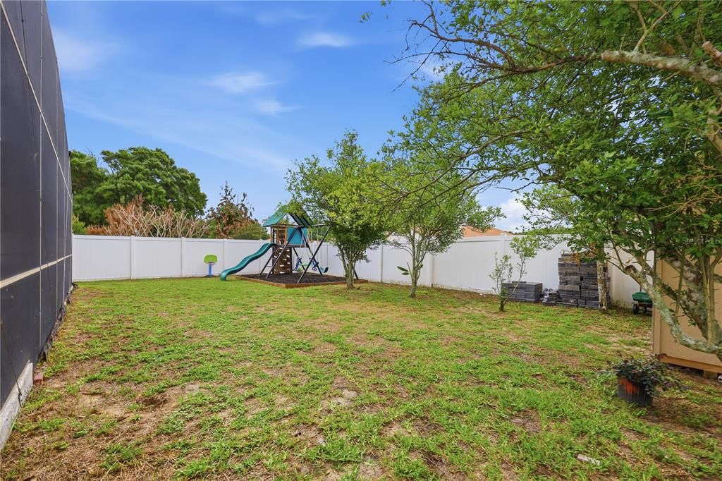 For Sale: $449,000 (5 beds, 2 baths, 2577 Square Feet)
