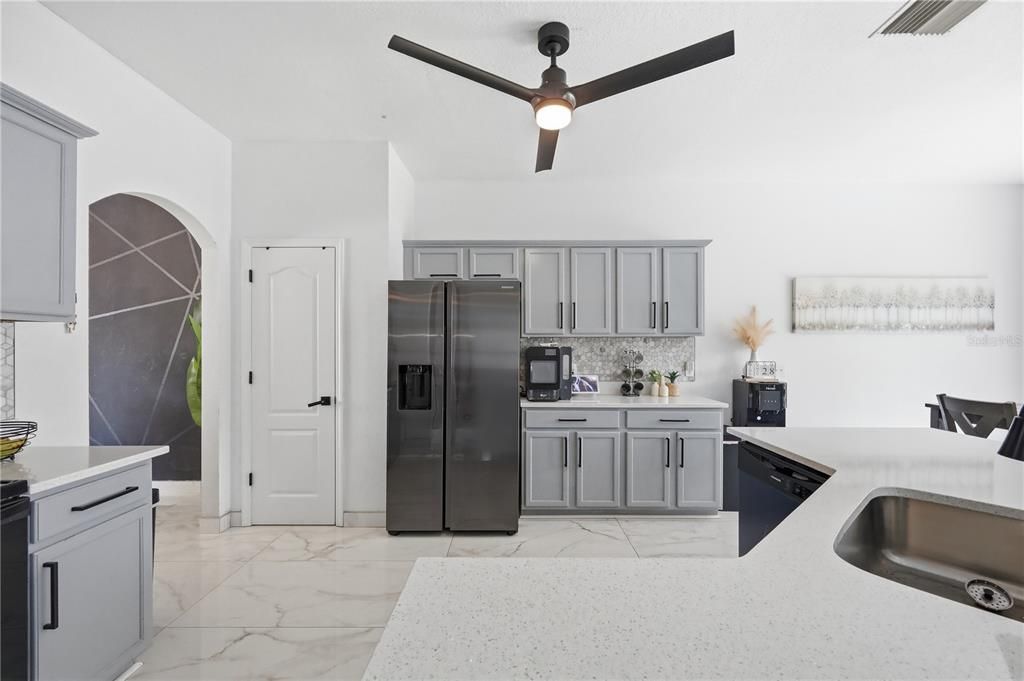 For Sale: $449,000 (5 beds, 2 baths, 2577 Square Feet)