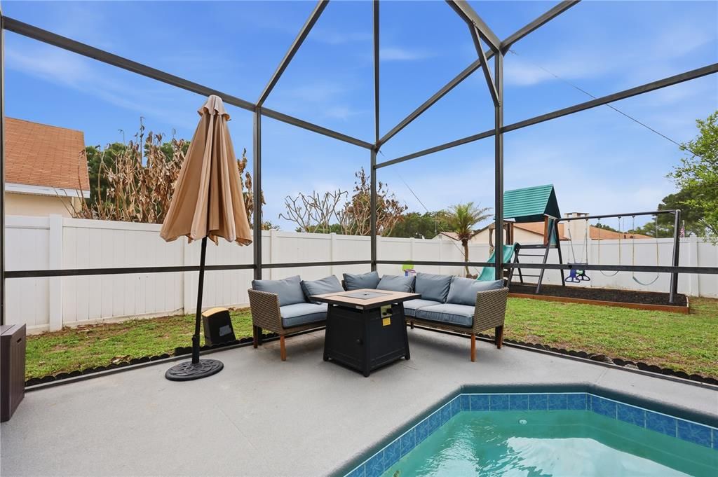 For Sale: $449,000 (5 beds, 2 baths, 2577 Square Feet)
