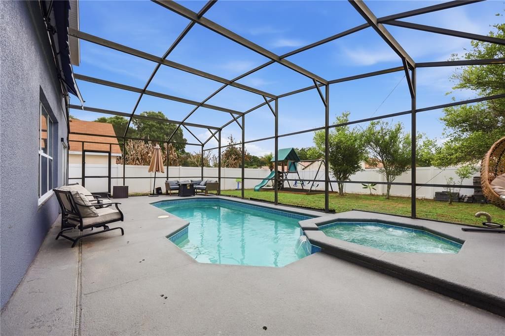 For Sale: $449,000 (5 beds, 2 baths, 2577 Square Feet)