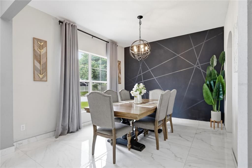 For Sale: $449,000 (5 beds, 2 baths, 2577 Square Feet)