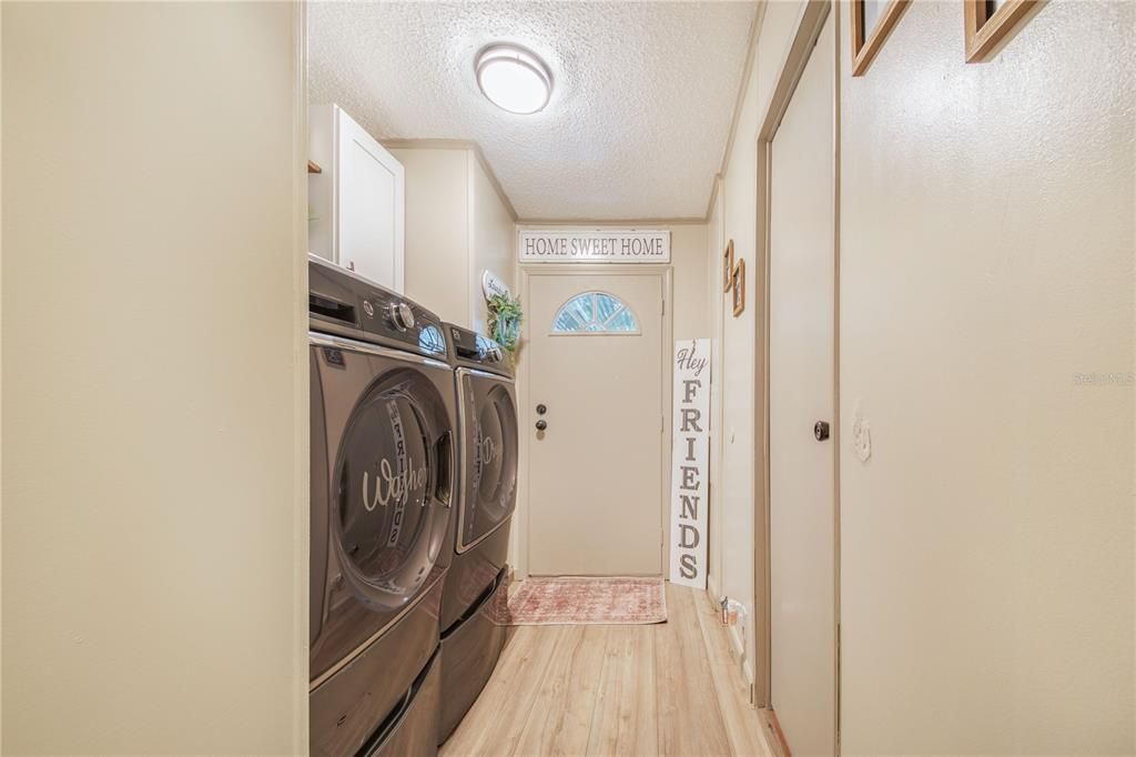 На продажу: $324,900 (4 спален, 2 ванн, 1960 Квадратных фут)