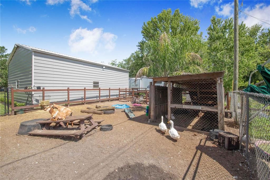 На продажу: $324,900 (4 спален, 2 ванн, 1960 Квадратных фут)