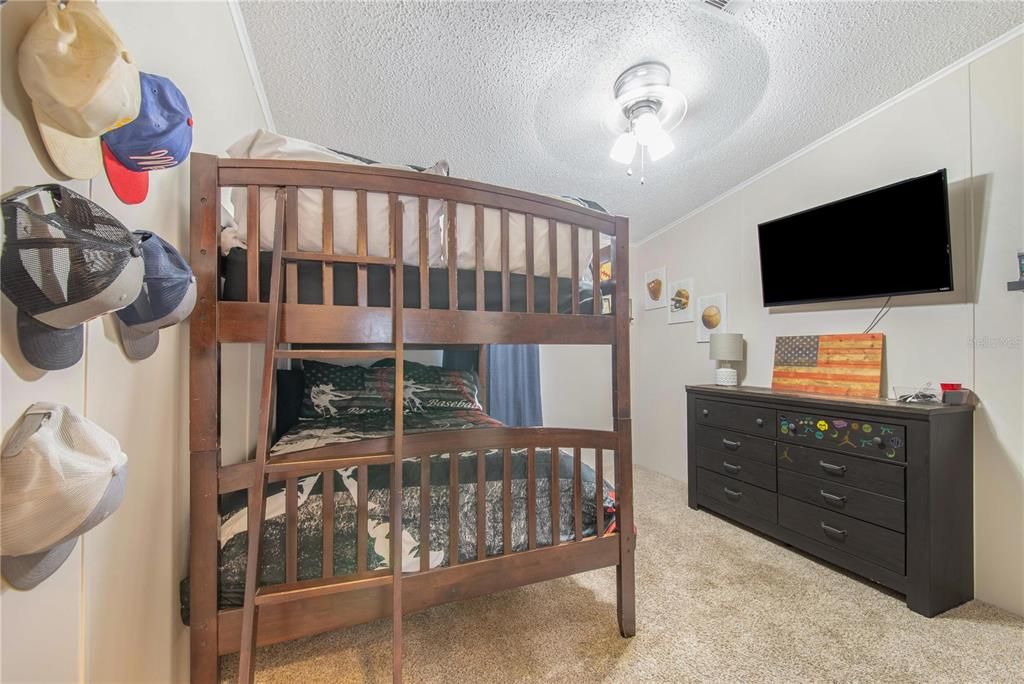 На продажу: $324,900 (4 спален, 2 ванн, 1960 Квадратных фут)