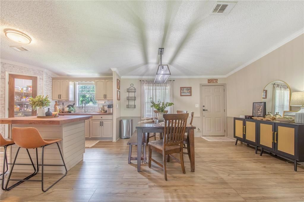 На продажу: $324,900 (4 спален, 2 ванн, 1960 Квадратных фут)