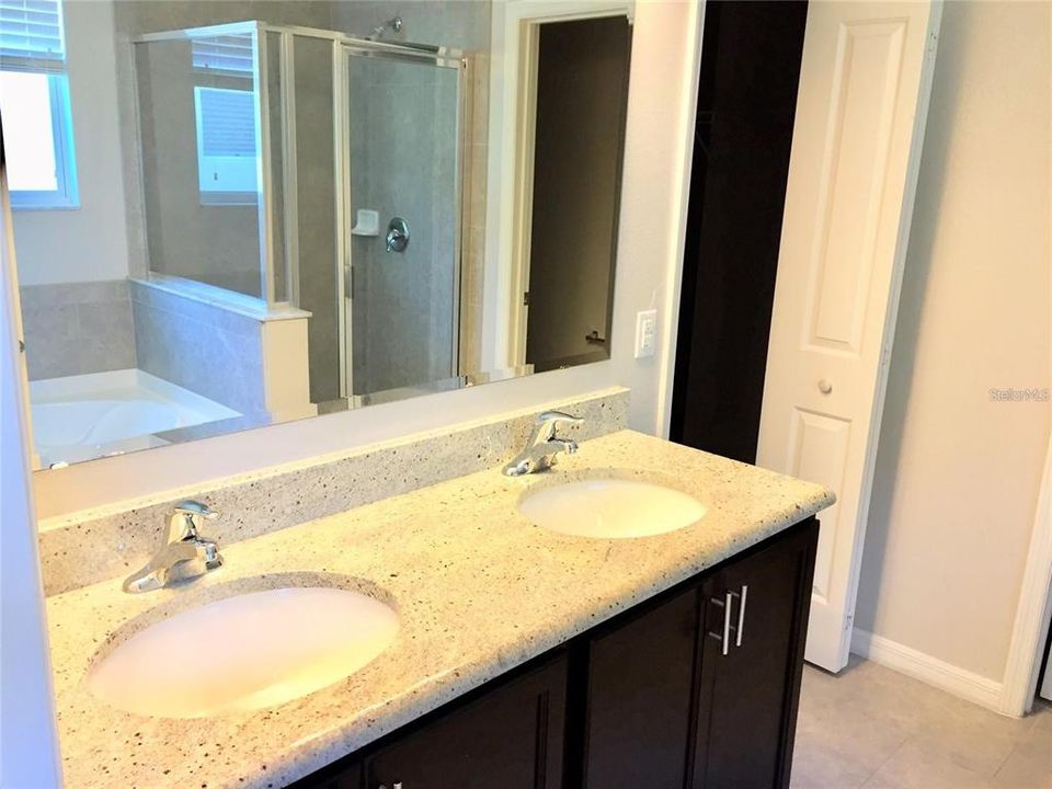 For Rent: $3,300 (3 beds, 2 baths, 2115 Square Feet)