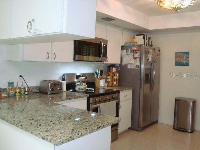 For Rent: $3,200 (3 beds, 2 baths, 2036 Square Feet)