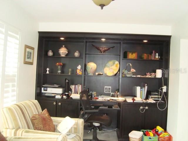 For Rent: $3,200 (3 beds, 2 baths, 2036 Square Feet)