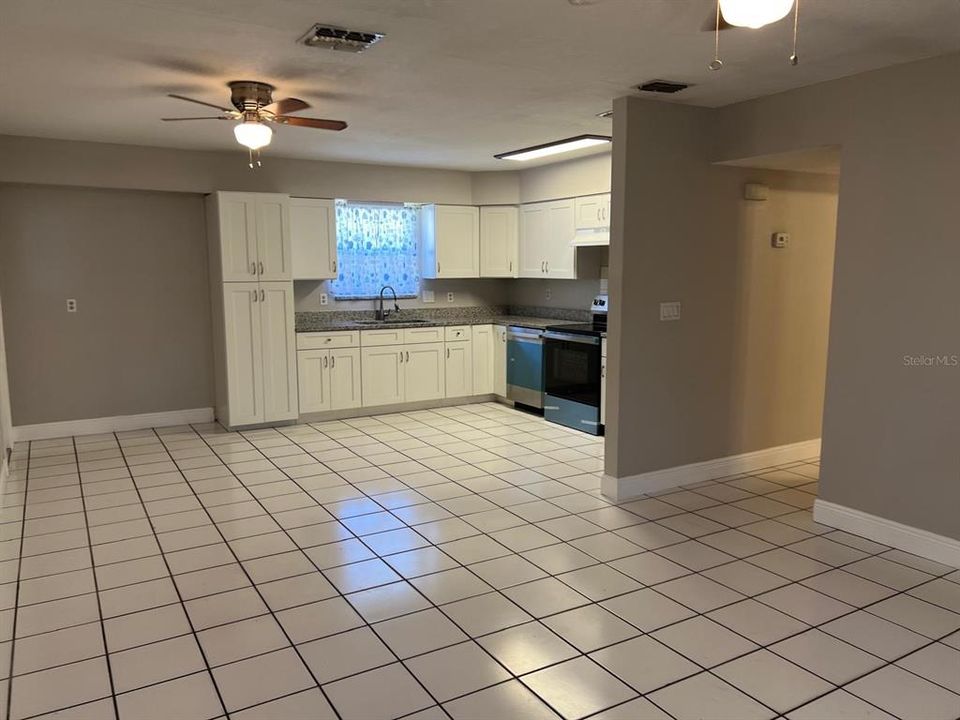 For Rent: $1,799 (3 beds, 2 baths, 1040 Square Feet)