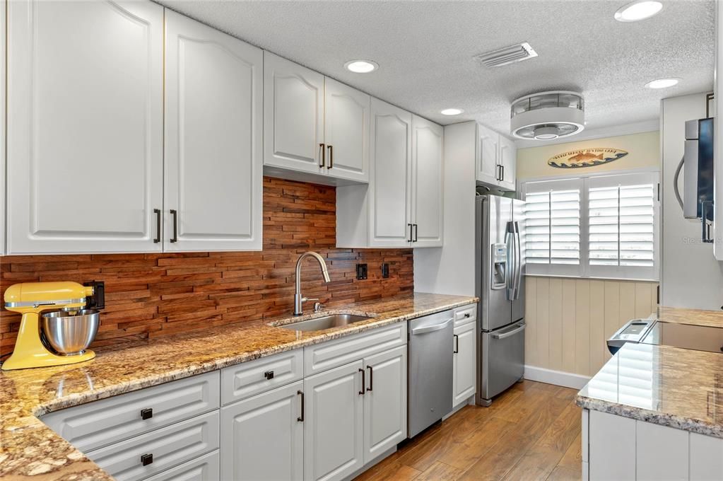 En Venta: $699,000 (3 camas, 3 baños, 1921 Pies cuadrados)