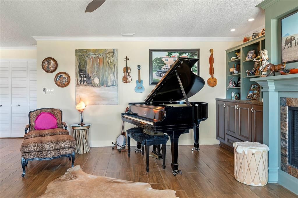 En Venta: $699,000 (3 camas, 3 baños, 1921 Pies cuadrados)